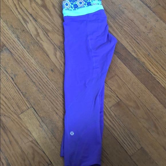Lululemon crop leggings - Picture 2 of 3
